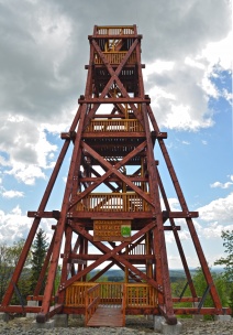 krásná rozhledna pod mraky