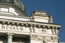 Historická výstavní budova - detail poškození
