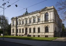 Historická výstavní budova - uliční fasáda